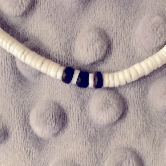 ❤️Black and white shell necklace❤️ - Picture 2 of 3